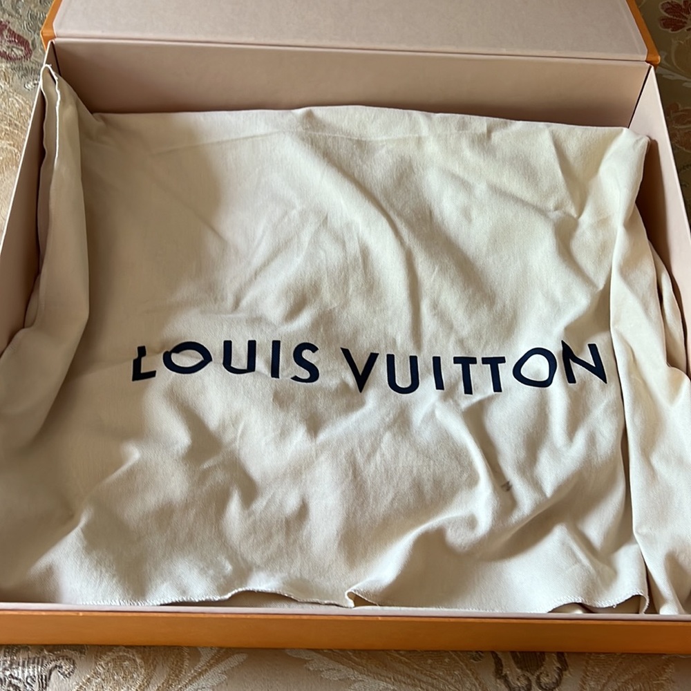 Louis Vuitton box authentic - Picture 2 of 2